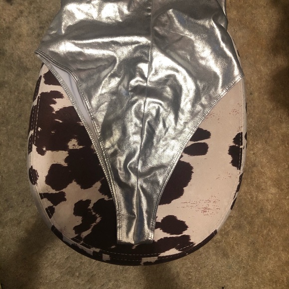 Silver leotard - Picture 2 of 4